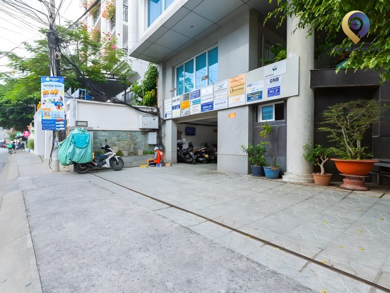 Tòa nhà Lê Huỳnh